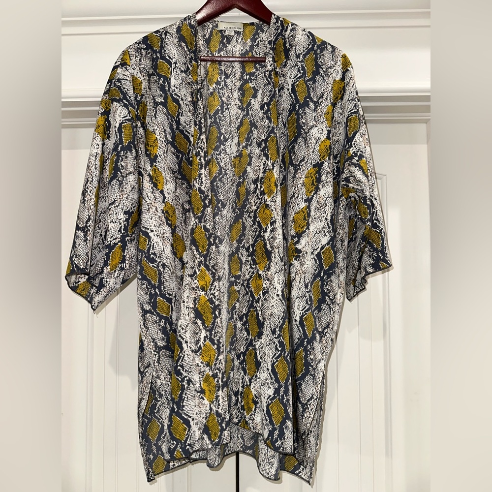 🌟 3/$25 Bundle Item 🌟Allison Joy Snake Print Kimono runs big Chartreuse Yellow - Picture 2 of 5
